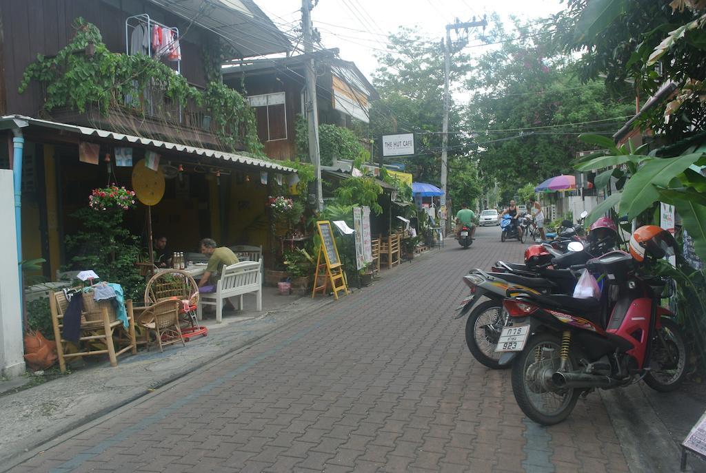 Chok Dee Guesthouse เชียงใหม่ ภายนอก รูปภาพ